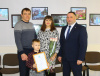 Глава района вручил жилищный сертификат молодой ртищевской семье