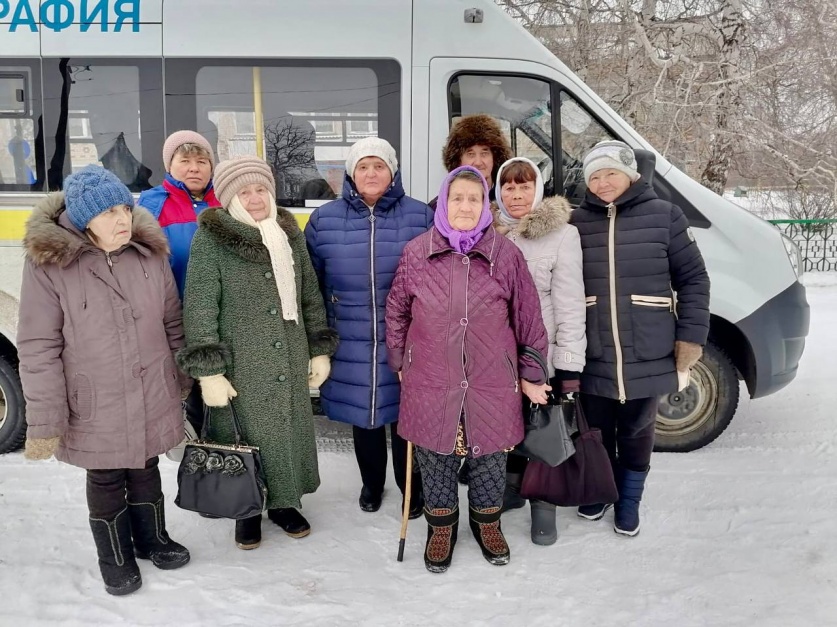 Сельчан привозят в районную больницу для прохождения диспансеризации