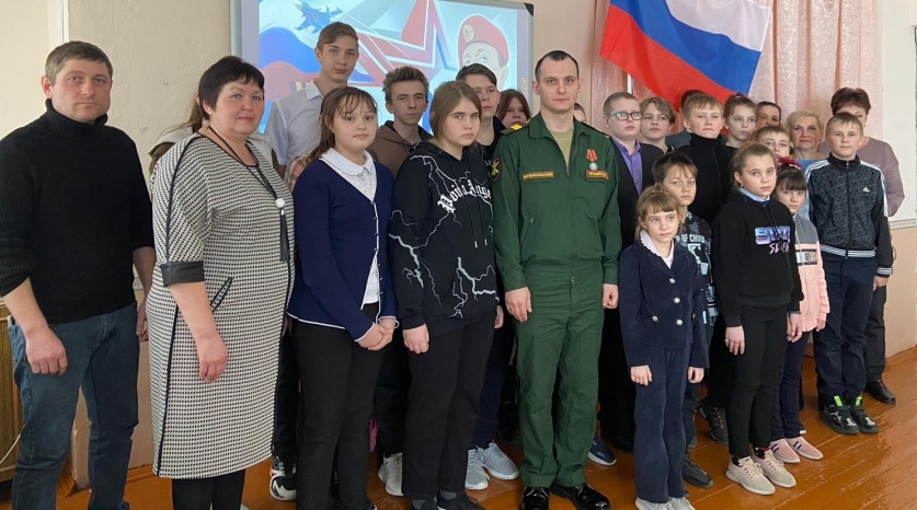 Ученики сельской школы встретились с участником СВО