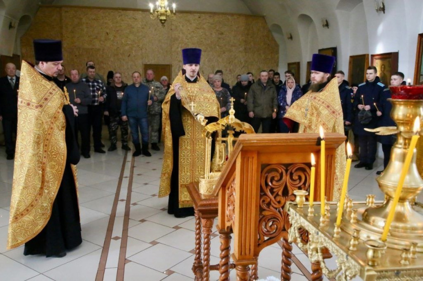 В храмах Ртищевского благочиния были совершены молитвы о Святой Руси и панихиды по погибшим воинам