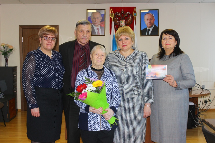 Глава РМР С.В. Макогон поздравила жительницу нашего района Татьяну Павловну Михайлову