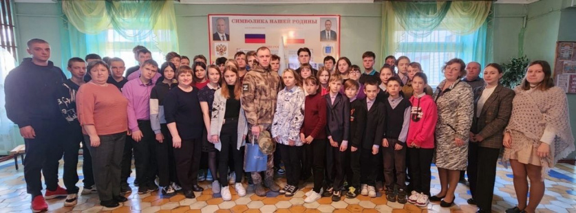 Участник СВО встретился с учениками и учителями родной школы