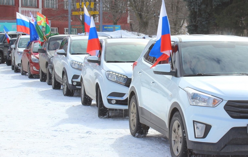 В День воссоединения Крыма с Россией в Ртищеве прошел патриотический автопробег