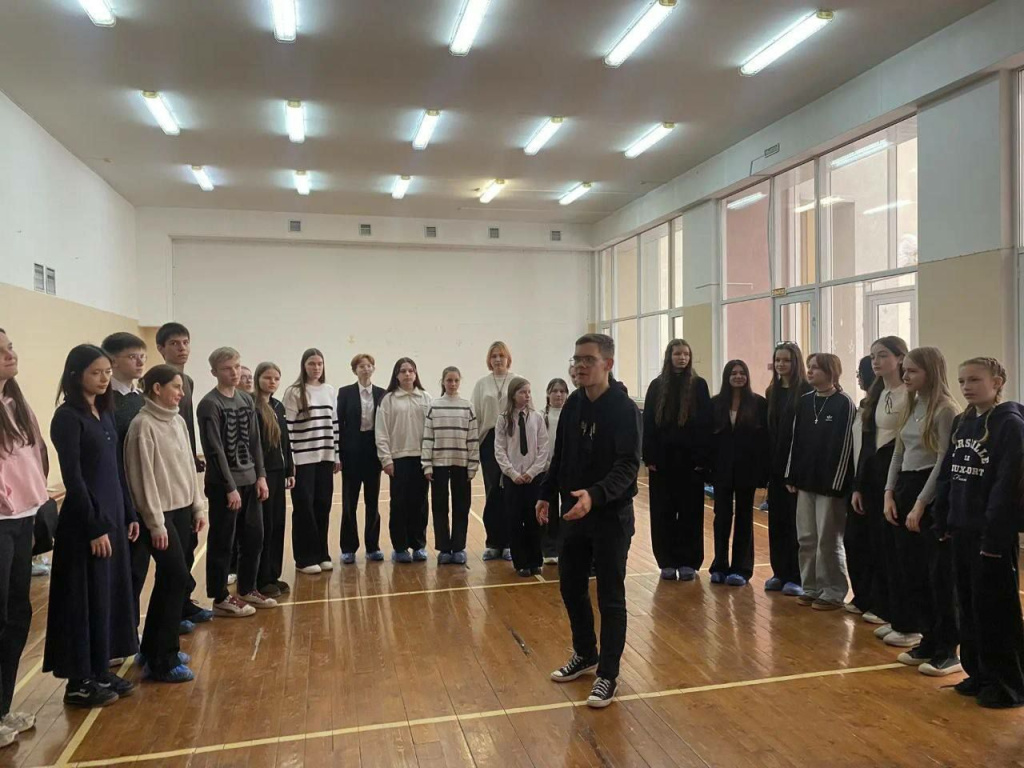 Студенты Саратовского театрального института провели творческую встречу с участниками фестиваля Театральное Приволжье.jpg