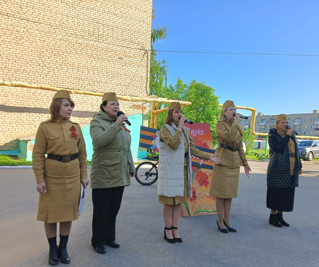 В микрорайонах Ртищева прошли выездные концерты во дворах многоквартирных  домов | 07.05.2024 | Ртищево - БезФормата