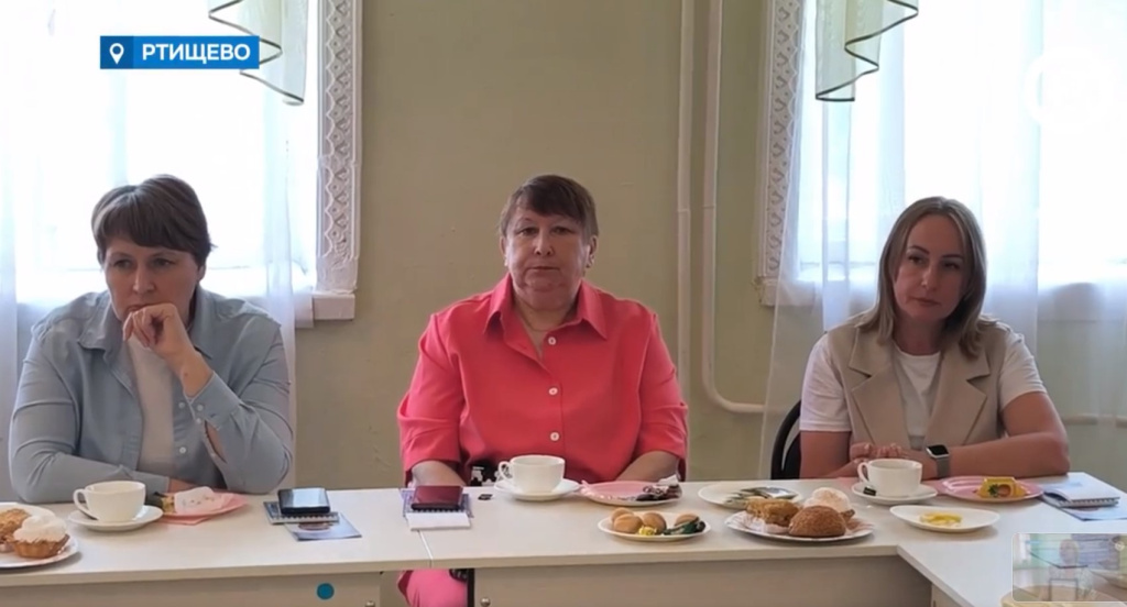 Панков с медиками.jpg