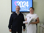 Многодетным матерям вручены удостоверения единого образца