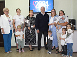 Многодетным матерям вручены удостоверения единого образца