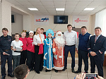 В Ртищево сотрудники транспортной полиции с представителями общественности поздравили железнодорожников