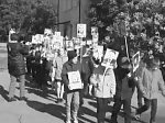 Ученики и педагоги провели акцию «Бессмертный полк» во дворе школы