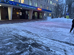 Территории лечебных и социозащитных учреждений оперативно расчищаются от снега