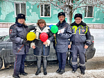 В преддверии Дня матери сотрудники Госавтоинспекции провели акцию "Мамы рулят безопасно!"