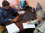 Саратовцы добровольно передают оружие в районы проведения специальной военной операции