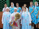 Творческие работники клубных учреждений МУК «ЦКС Ртищевского района» продолжают проводить концертные программы на полевых станах.