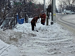 Продолжается расчистка тротуаров и территорий возле  остановочных павильонов