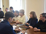 Сегодня глава Ртищевского района Александр Жуковский провел личный прием участников СВО и членов их семей.