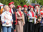 В нашем городе праздничные мероприятия традиционно стартовали возложением цветов к мемориальному комплексу на братской могиле воинов, умерших от ран в госпиталях г. Ртищево, на территории воинской части. 