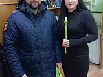 Сотрудники ЛО МВД России на станции Ртищево поздравили женщин с 8 Марта   
