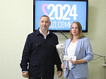 Многодетным матерям вручены удостоверения единого образца
