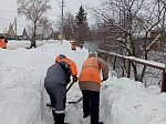 Продолжается расчистка тротуаров и территорий возле  остановочных павильонов