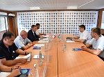 Глава Росавтодора и врио Губернатора Роман Бусаргин осмотрели объекты, строящиеся по нацпроекту «Безопасные и качественные дороги», провели совещание.   