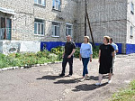 Глава Ртищевского района Александр Жуковский совместно с начальником управления общего образования Ртищевского района Светланой Рудаевой посетил детские сады города Ртищево