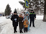 В Ртищево Полицейский Дед Мороз и новогодний экипаж призвал водителей и пешеходов к соблюдению ПДД.
