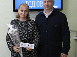 Многодетным матерям вручены удостоверения единого образца