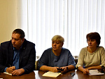 Сегодня, 7 октября, глава Ртищевского района Александр Жуковский провел личный прием членов семей военнослужащих, принимающих участие в специальной военной операции на Украине.