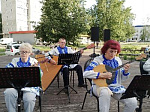 В Центральном сквере прошла концертная программа «Народного коллектива» ансамбля народных инструментов «Лад», руководитель Олег Крайнов.  