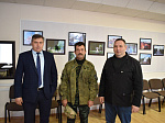 Сегодня, 7 октября, глава Ртищевского района Александр Жуковский провел личный прием членов семей военнослужащих, принимающих участие в специальной военной операции на Украине.